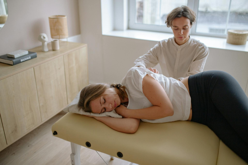 lymphatic drainage technique - massage of leg