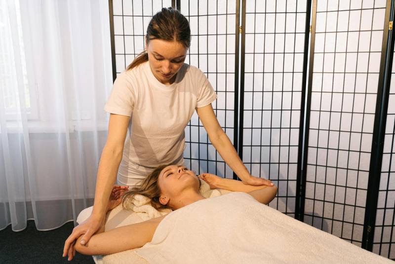 lymphatic drainage technique - massage of leg